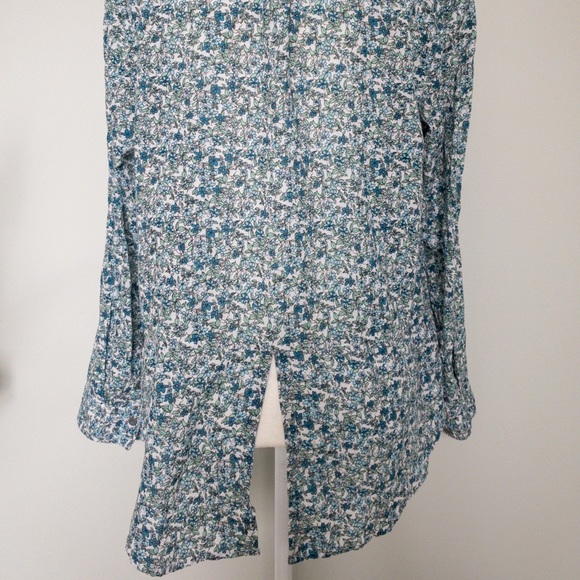 Floral Blouse with back tie straps - Picture 6 of 6